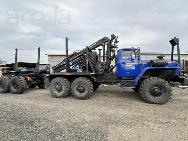 Лесовоз Урал с манипулятором, отличное состояние