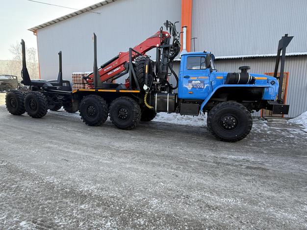 Лесовоз Урал 5557 с ГМ Велмаш с прицепом