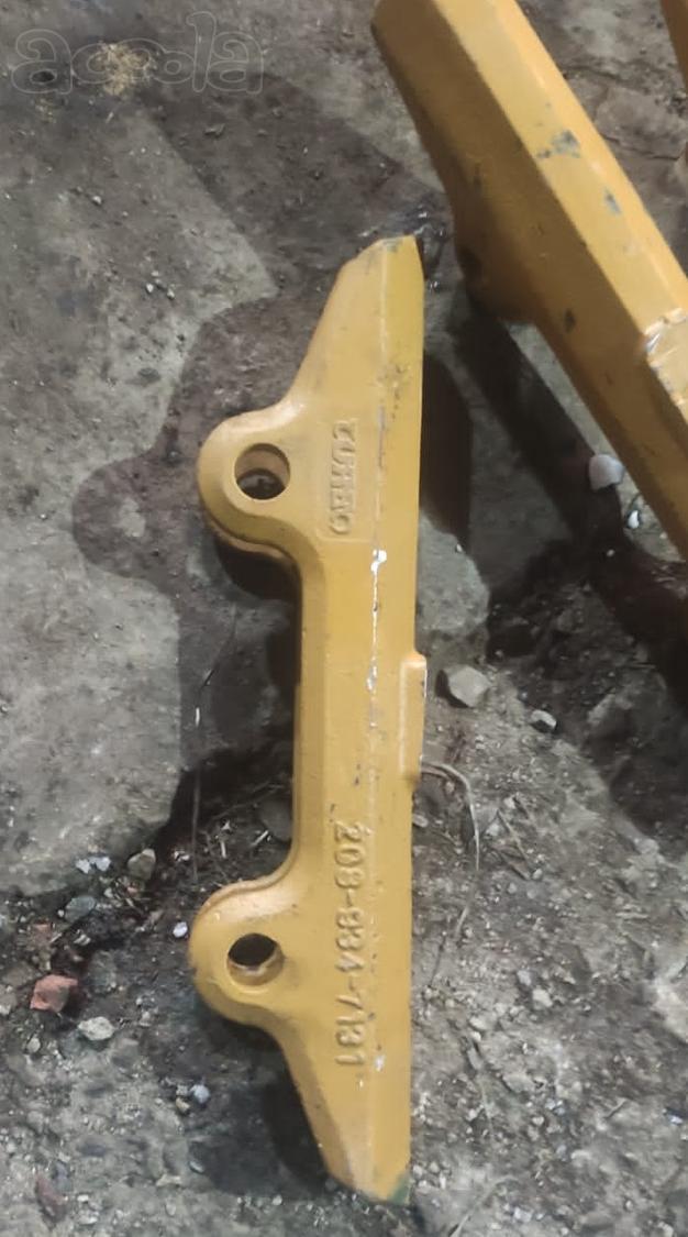 Нож ковша боковой для экскаватора Komatsu PC360, WA600 (208-934-7131)