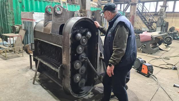 Просеивающий ковш на шестернях/смазывать не надо вообще
